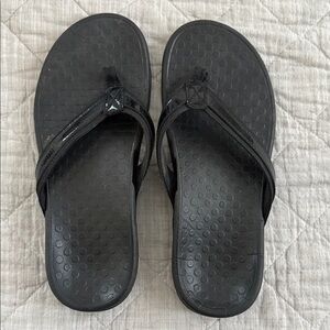 Vionic Black Flip Flop Sandals
